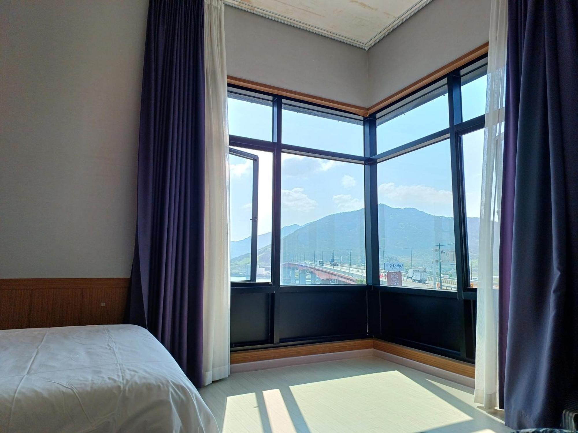 Tongyeong Bridge Hotel Esterno foto