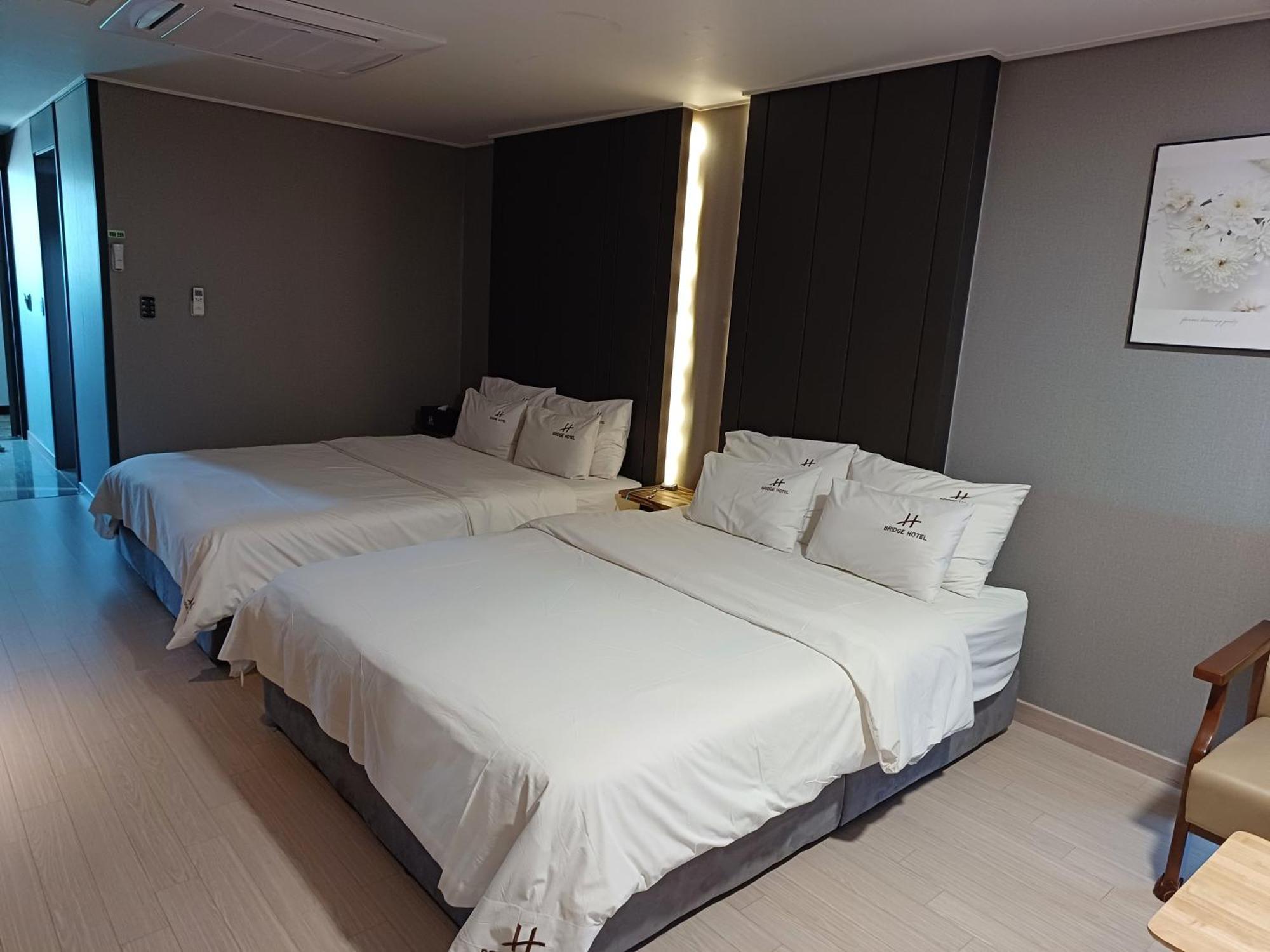 Tongyeong Bridge Hotel Esterno foto