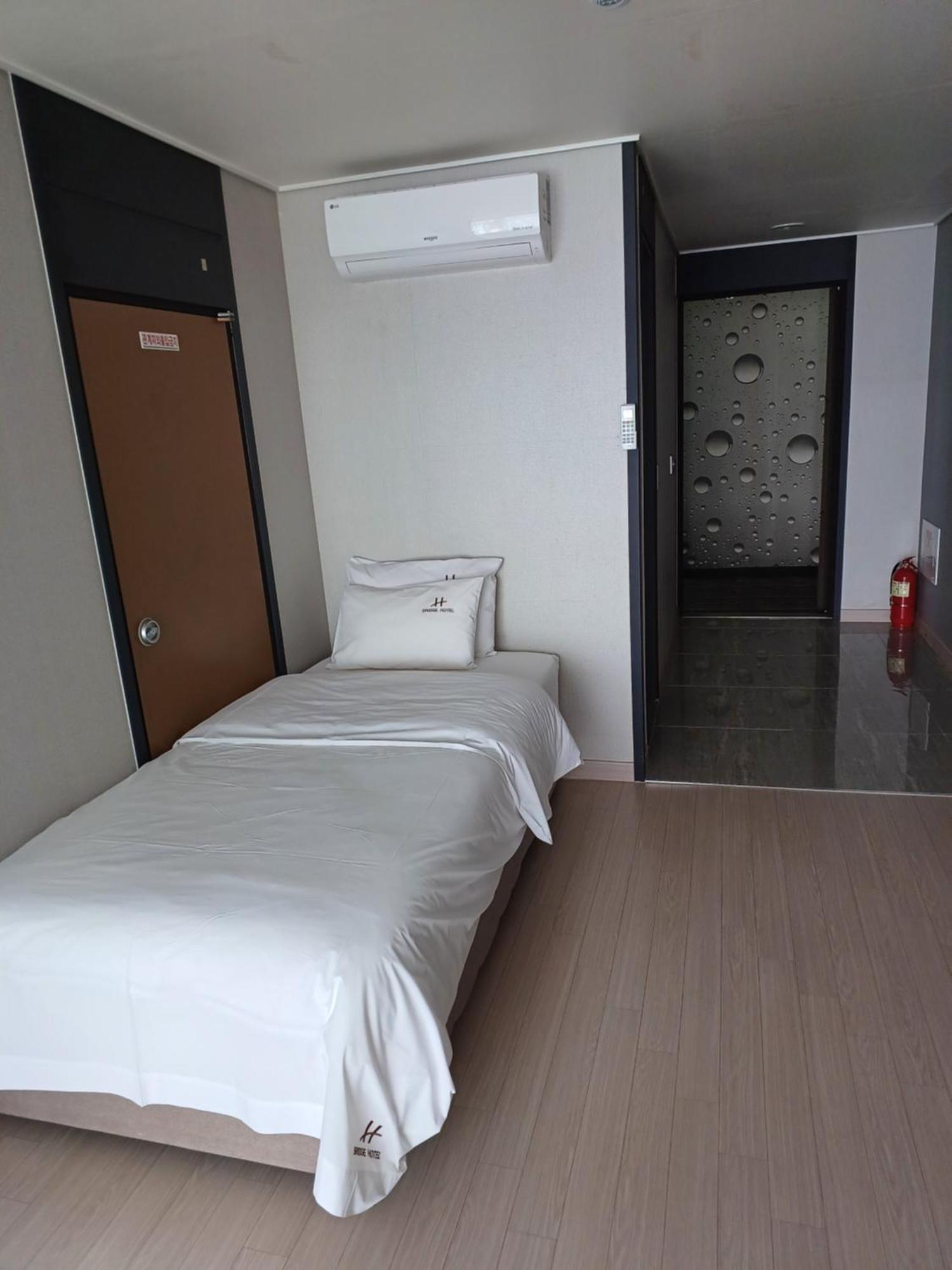 Tongyeong Bridge Hotel Esterno foto