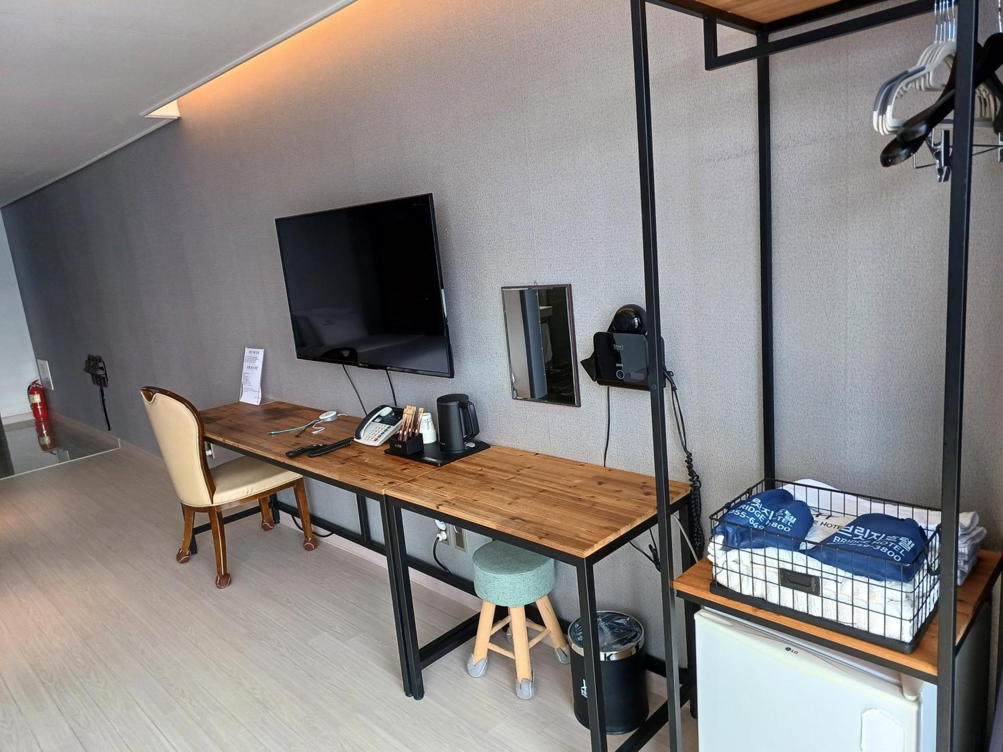 Tongyeong Bridge Hotel Esterno foto