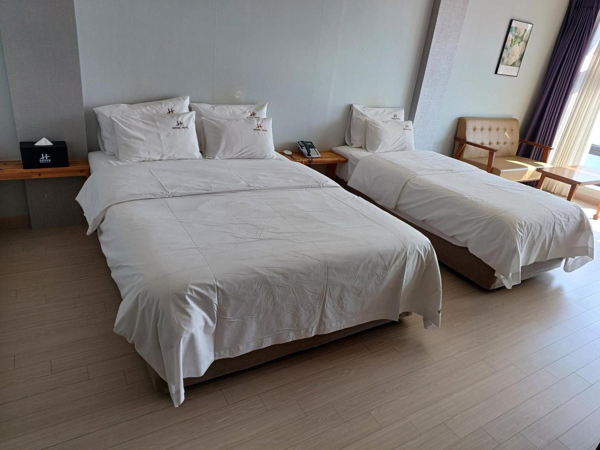 Tongyeong Bridge Hotel Esterno foto