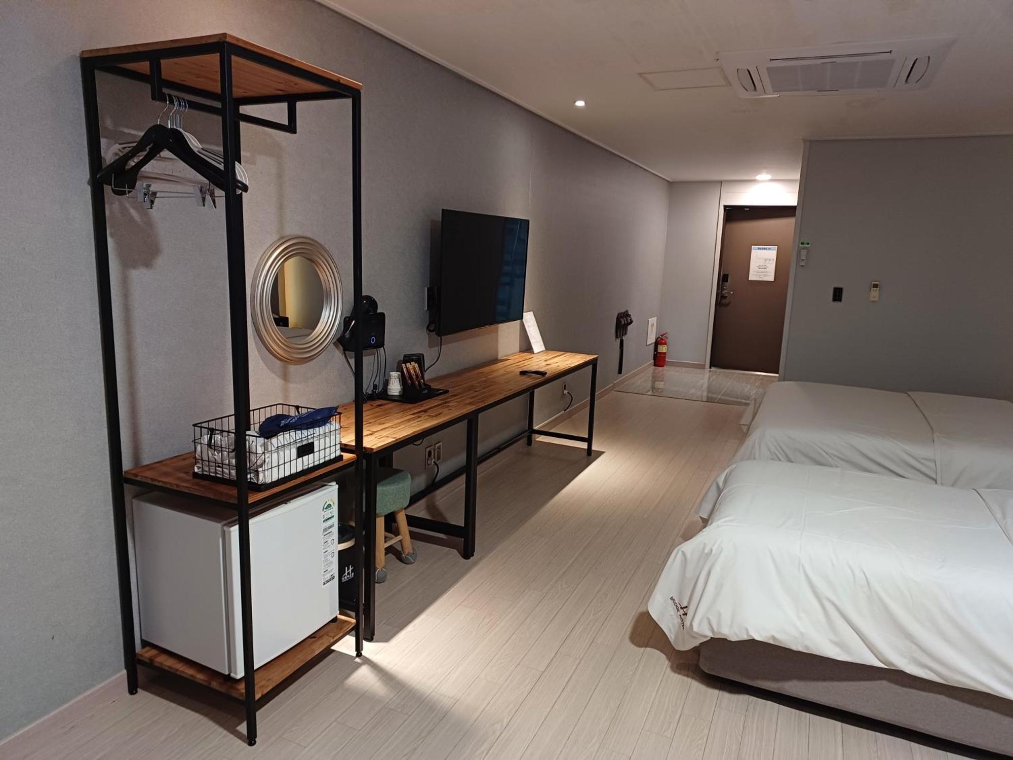 Tongyeong Bridge Hotel Esterno foto
