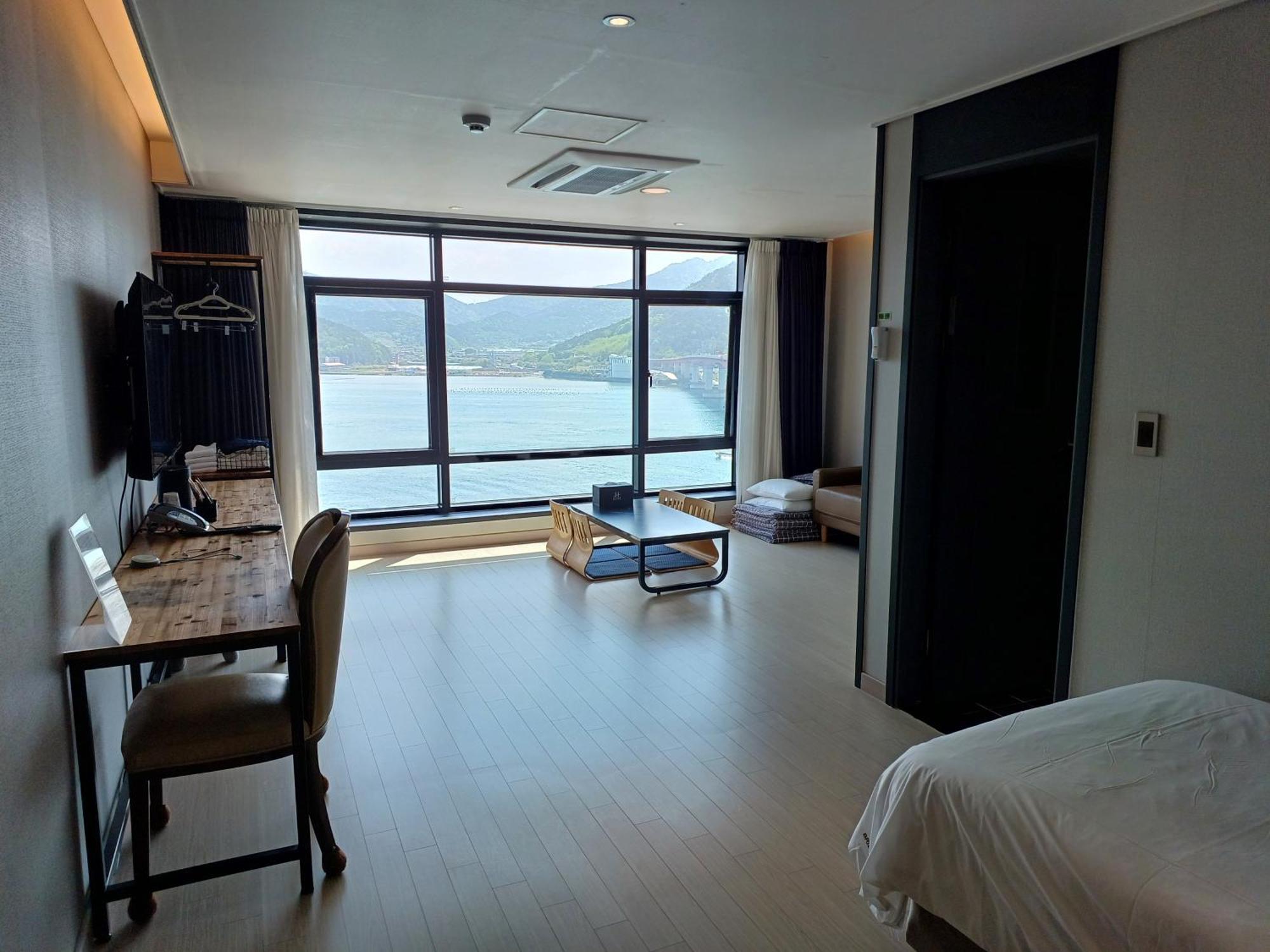 Tongyeong Bridge Hotel Esterno foto