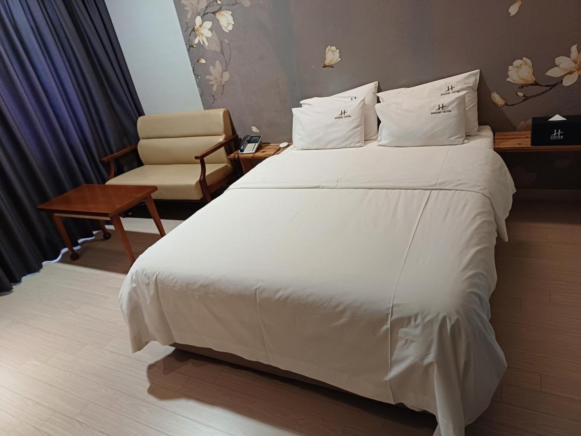 Tongyeong Bridge Hotel Esterno foto