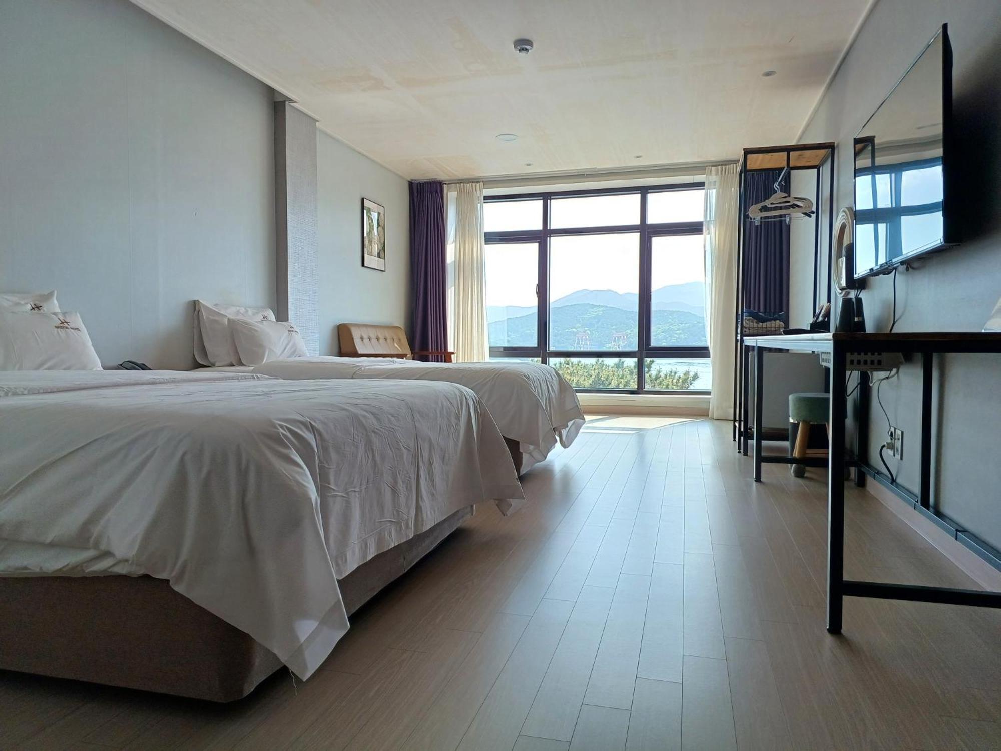 Tongyeong Bridge Hotel Esterno foto